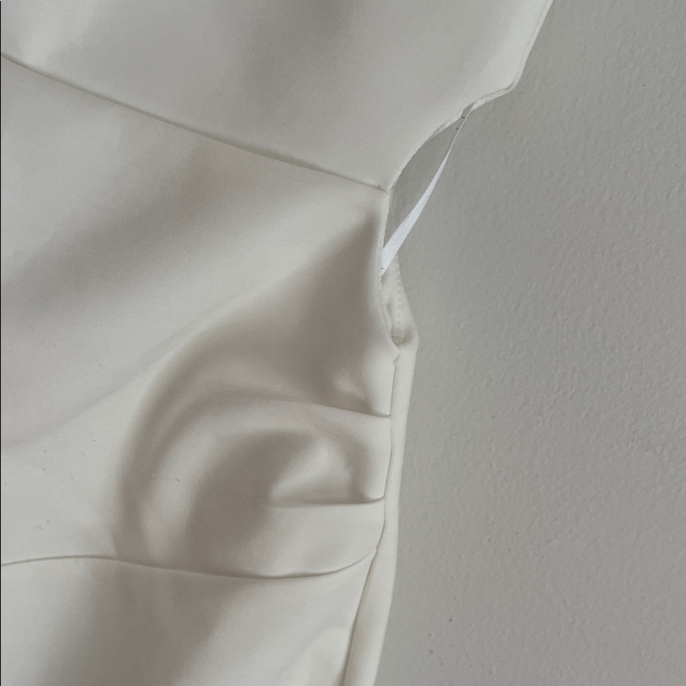 Lulu's Chic One-Shoulder White Dress Sz sm fully lined bin Z - Picture 2 of 8